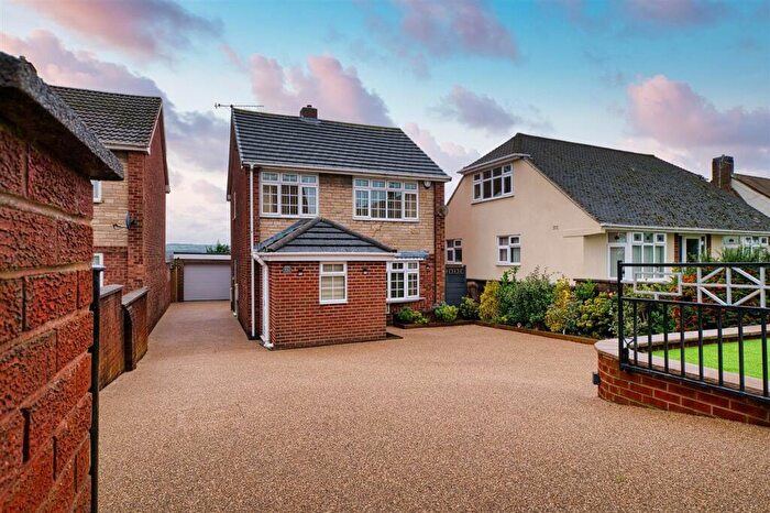 3 Bedroom Detached House For Sale In North Wingfield Road, Grassmoor, S42