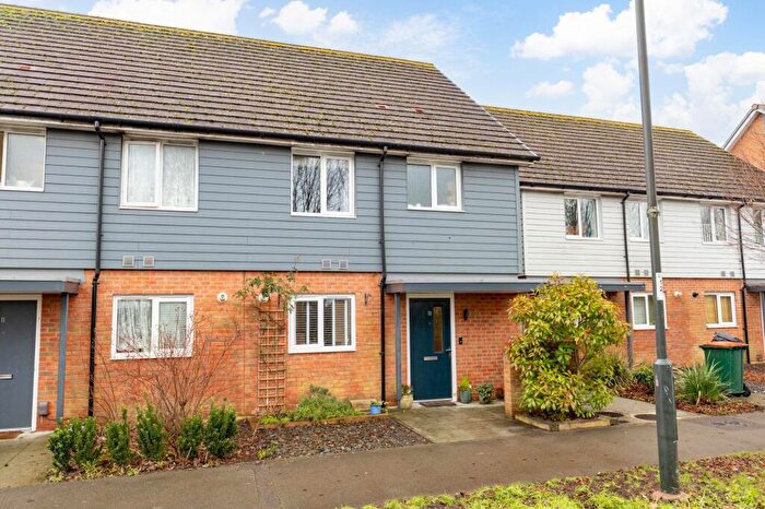 3 Bedroom End Of Terrace House For Sale In Breezehurst Drive, Bewbush, RH11