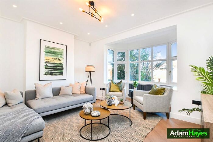 3 Bedroom Semi-detached House For Sale In Lullington Garth, Woodside Park, N12