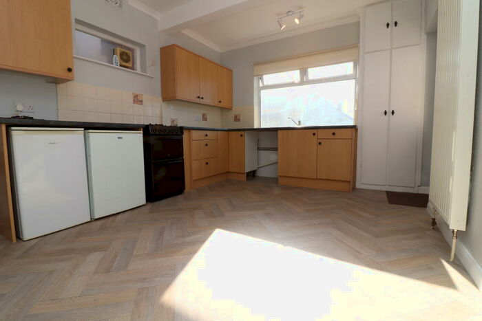 2 Bedroom Bungalow To Rent In Pentland Avenue, Chelmsford, CM1