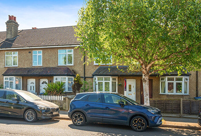 3 Bedroom Maisonette For Sale In Lavender Avenue, Mitcham, CR4
