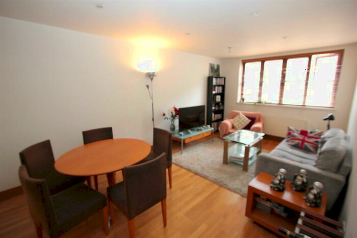 2 Bedroom Apartment To Rent In Kingsley Mews, Wapping Lane, Wapping, E1W