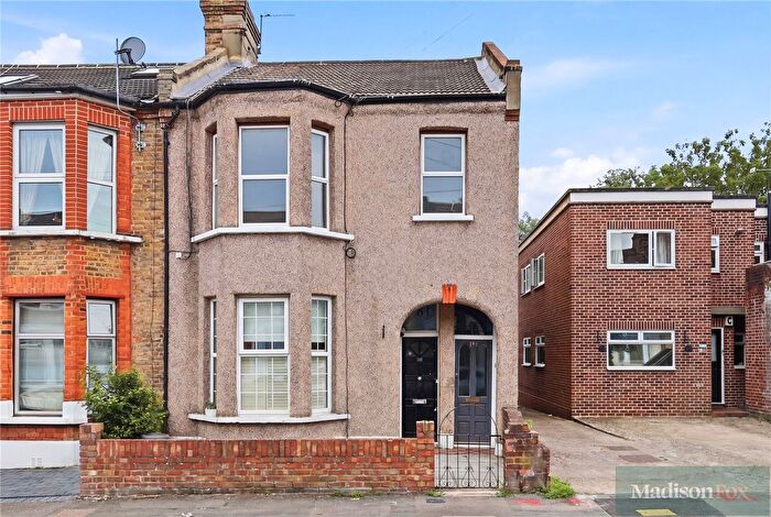2 Bedroom Flat For Sale In Prospect Road, Woodford Green, IG8