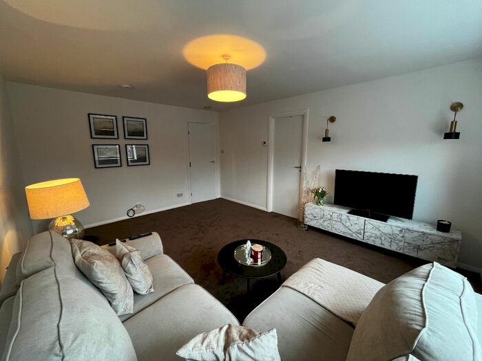 2 Bedroom Flat To Rent In Craigton Court, West End, Aberdeen, AB15