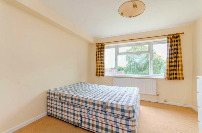 2 Bedroom Flat To Rent In Ditton Road, Surbiton, KT6