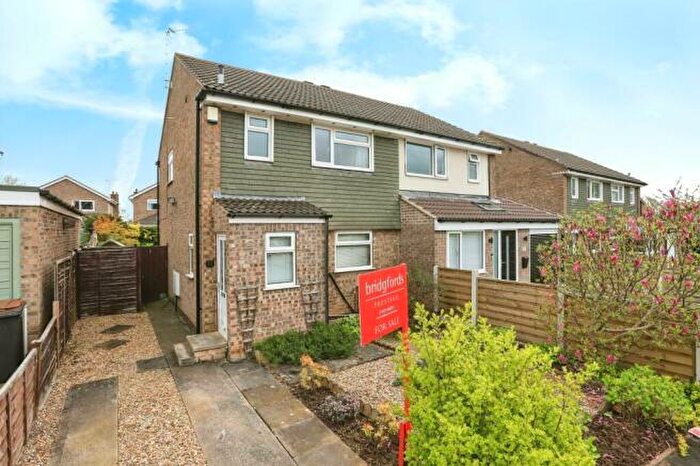 3 Bedroom House To Rent In Bransdale Grove, HG5