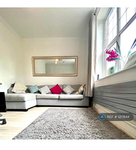 2 Bedroom Flat To Rent In Woodside Park Road, London, N12