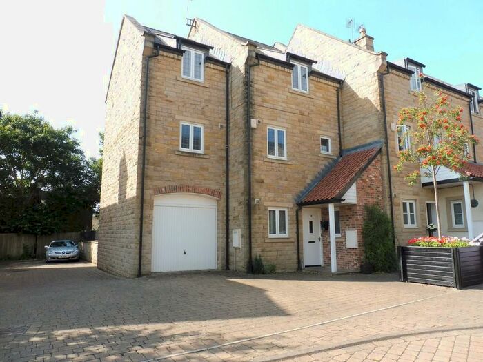 5 Bedroom End Of Terrace House To Rent In Micklethwaite Grove, Wetherby, LS22