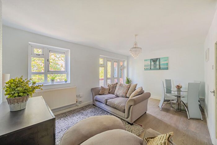 2 Bedroom Flat For Sale In Ravens Way, Lee, SE12