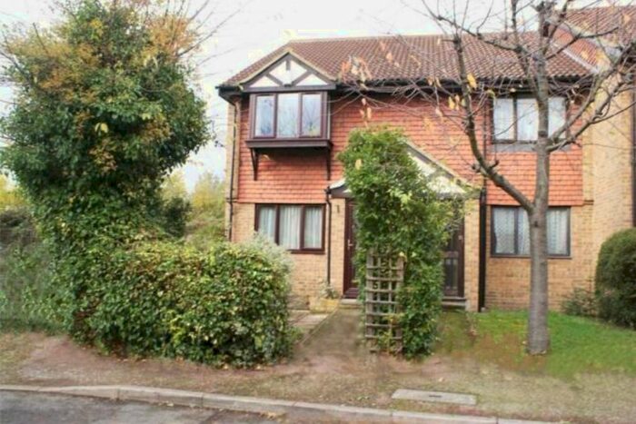 1 Bedroom Maisonette To Rent In Rotherwood Close, London, SW20