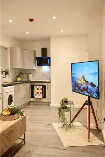 1 Bedroom Flat To Rent In Barlow Moor Road, Manchester, M21