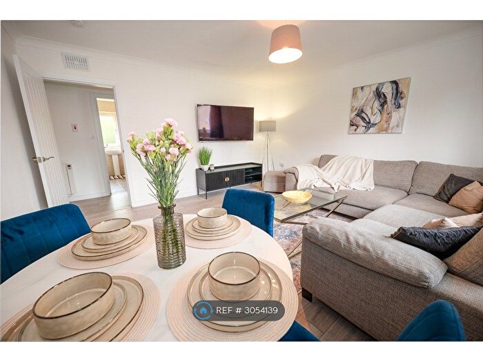 2 Bedroom Flat To Rent In Brankholm Brae, Hamilton, ML3