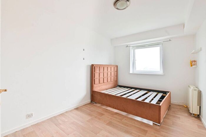 2 Bedroom Flat To Rent In Golborne Gardens, Ladbroke Grove, London, W10