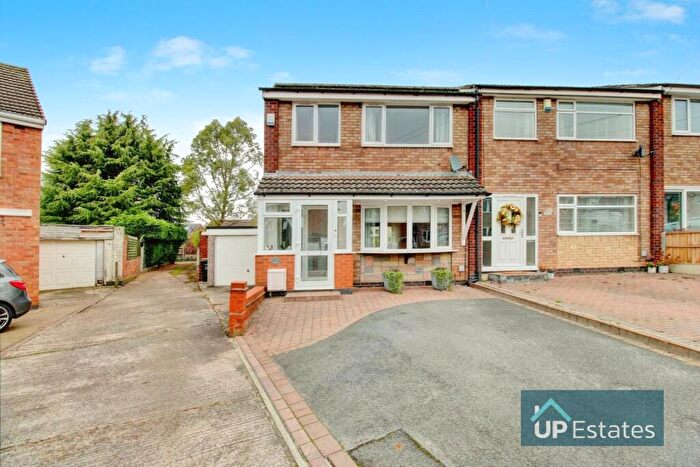 3 Bedroom End Of Terrace House For Sale In Hothorpe Close, Binley, Coventry, CV3