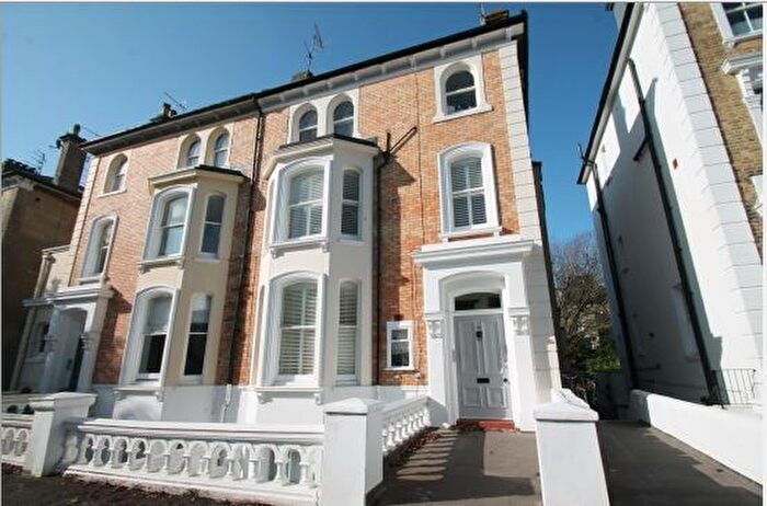 2 Bedroom Flat To Rent In Selborne Road, Hove, BN3