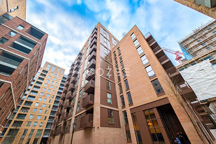 2 Bedroom Flat To Rent In Winchat House, Alexandra Gate, London, N8