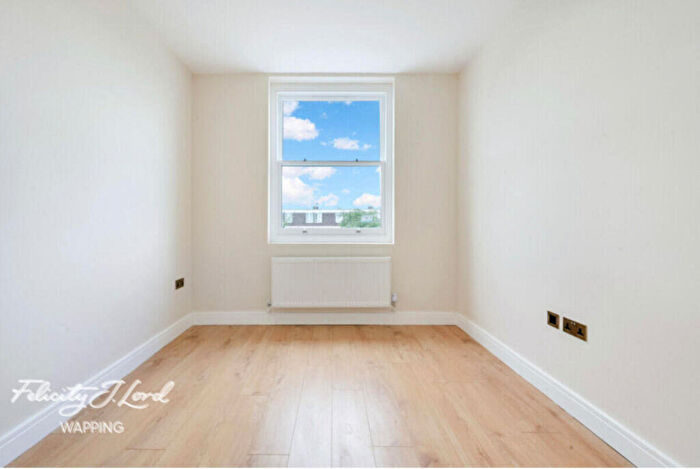 2 Bedroom Apartment To Rent In Commercial Road, London, E1