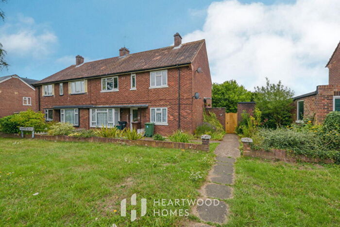 2 Bedroom Maisonette For Sale In Trumpington Drive, St. Albans, AL1