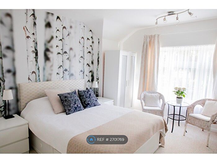 1 Bedroom Flat To Rent In Park Road, Swanscombe, DA10