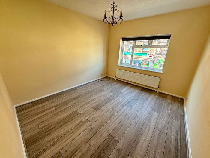 3 Bedroom Flat To Rent In Warley, CM14