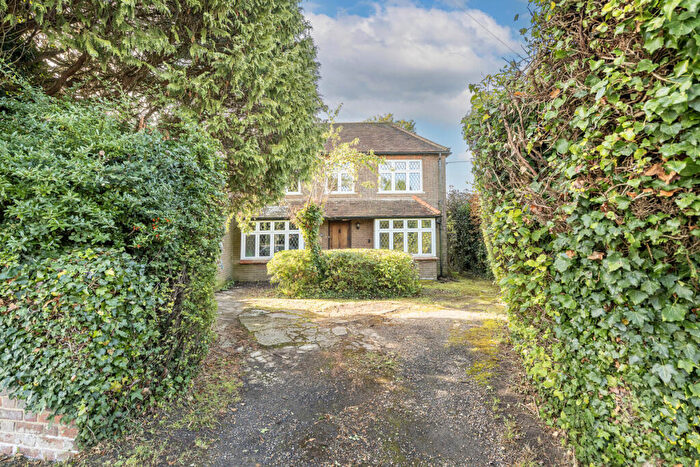 3 Bedroom Detached House For Sale In Botley Road, Chesham, HP5