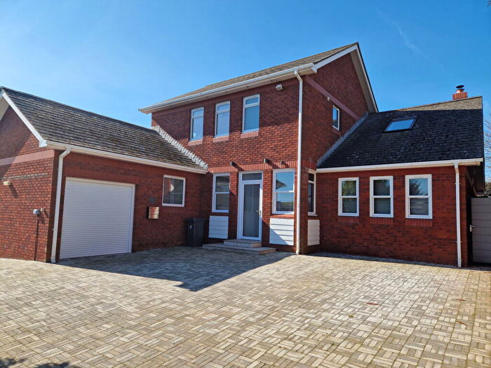 4 Bedroom Detached House For Sale In Douglas Avenue, Exmouth, EX8