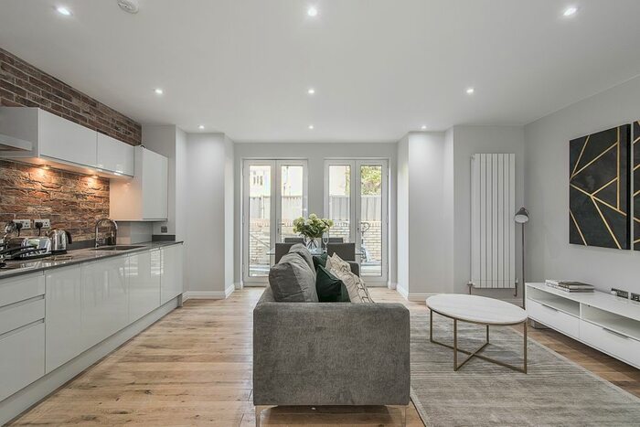 2 Bedroom Flat To Rent In East Dulwich Grove, London SE22