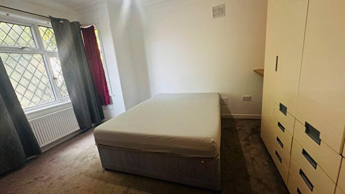 2 Bedroom Flat To Rent In Tentelow Lane, Southall, UB2