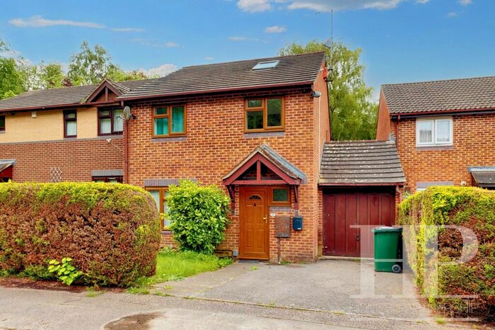 4 Bedroom Semi-Detached House To Rent In Abrahams Road, Crawley, RH11