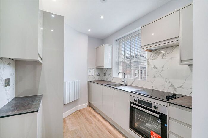2 Bedroom Flat To Rent In Newman Street, Fitzrovia, London, W1T
