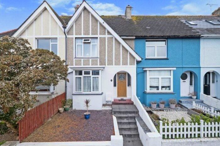 3 Bedroom Property To Rent In Trevethan Road, Falmouth, TR11