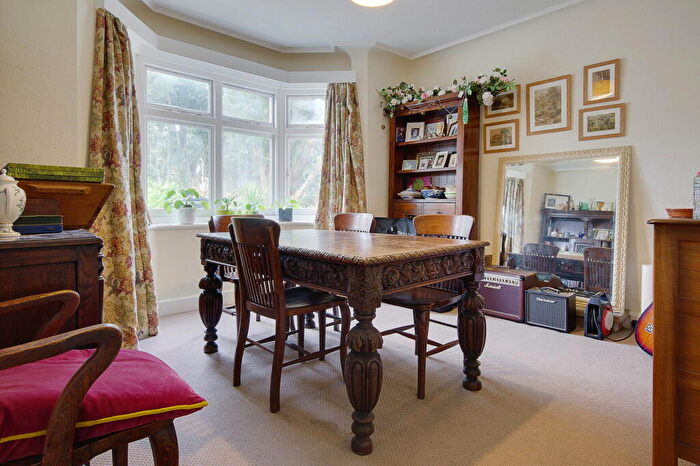 5 Bedroom Detached House For Sale In Montague Road, Bournemouth, BH5