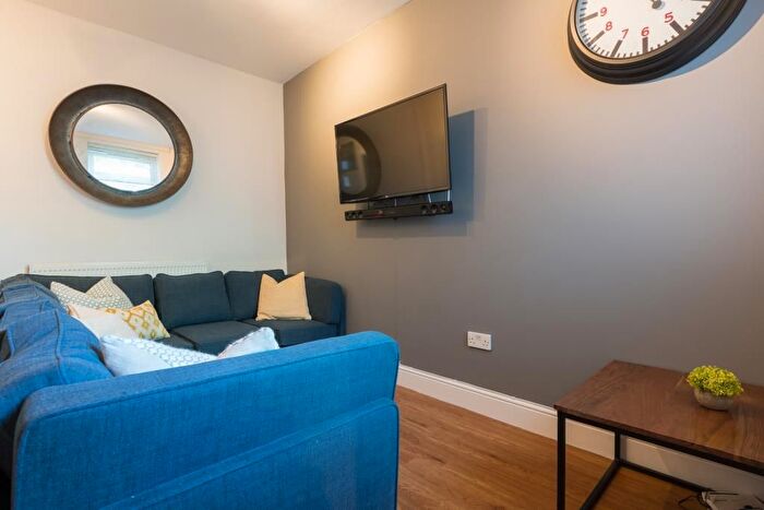 7 Bedroom Terraced House To Rent In Harriet Street, Cardiff, CF24