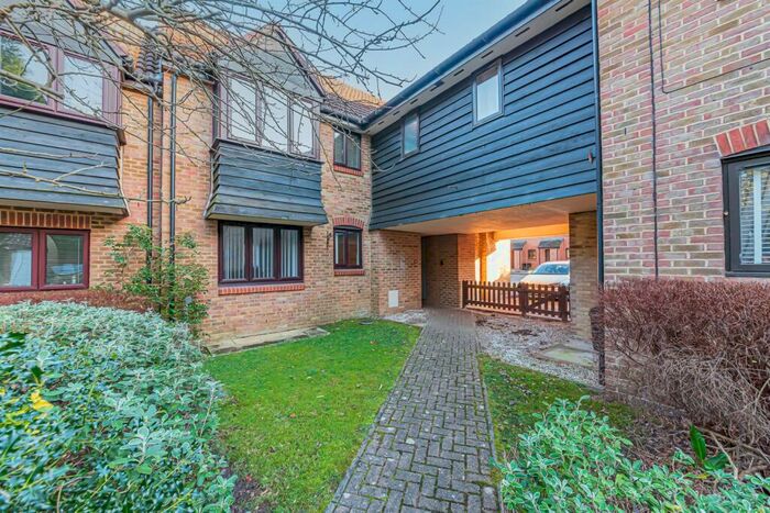 2 Bedroom Apartment To Rent In Wentworth Close, Crowthorne, RG45