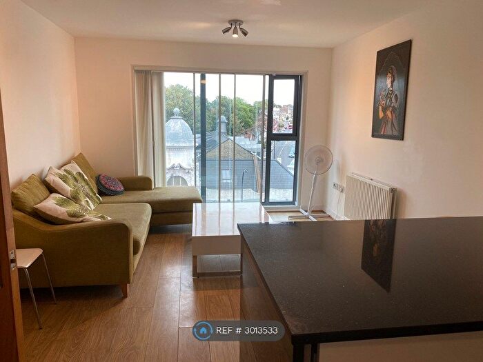2 Bedroom Flat To Rent In Lewisham High Street, London, SE13