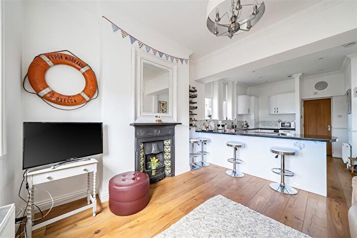 1 Bedroom Flat For Sale In High Street, Swanage, BH19