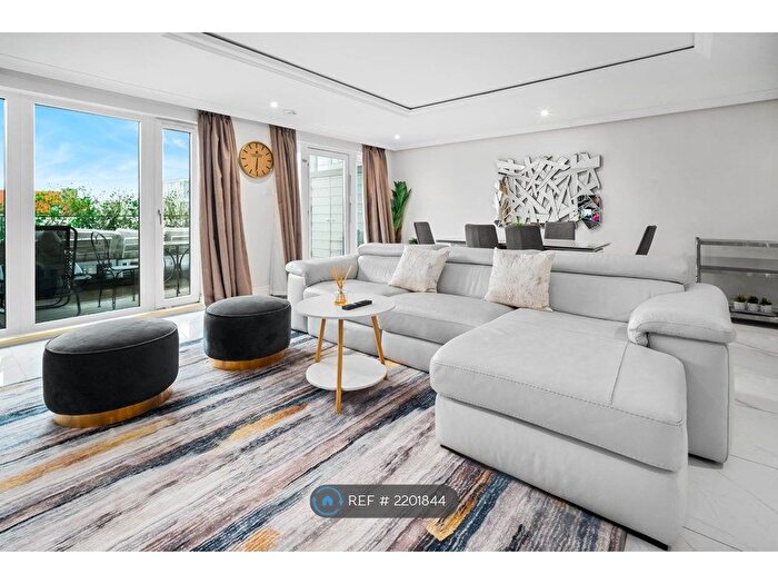 3 Bedroom Flat To Rent In Royal Arch Apartments, Birmingham, B1