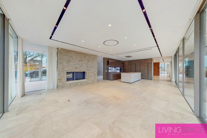 7 Bedroom Detached House To Rent In Wagon Road, Hadley Wood, EN4