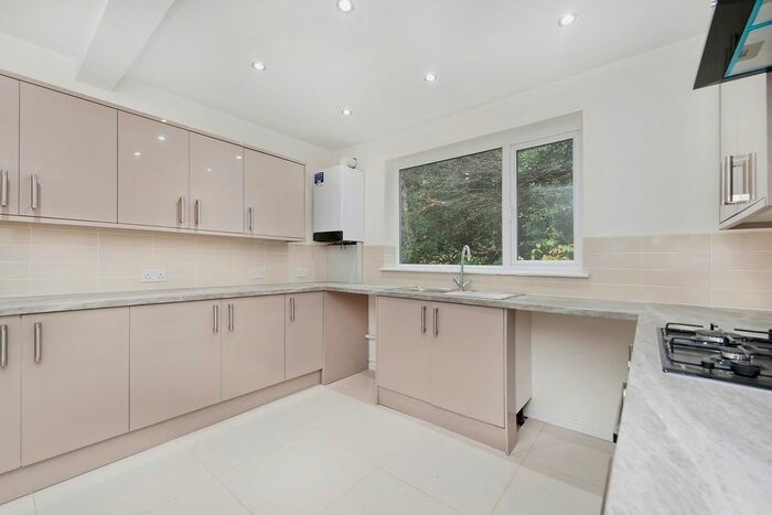 3 Bedroom Flat To Rent In Great Brownings, Dulwich, London, SE21