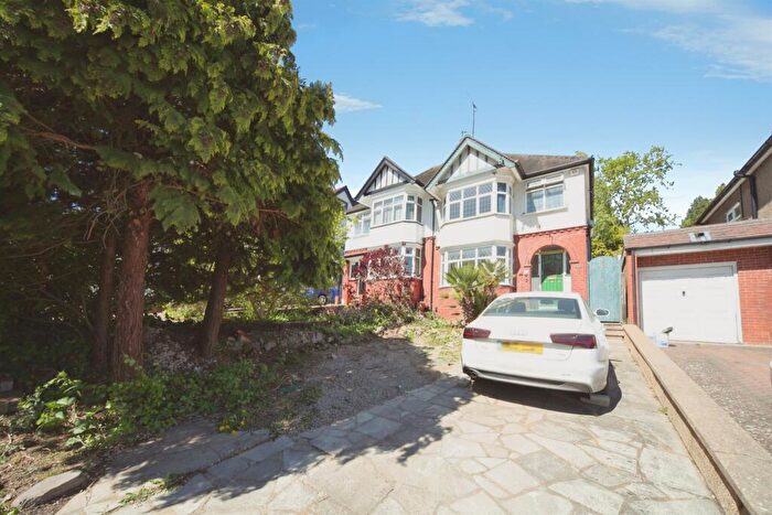 3 Bedroom Semi Detached House For Sale In Cutenhoe Road, Luton, LU1