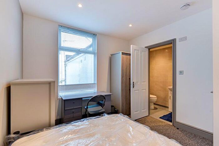 1 Bedroom End Of Terrace House To Rent In Sutherland Road, Brighton, BN2