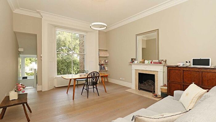 2 Bedroom Flat To Rent In Arundel Gardens, London, W11
