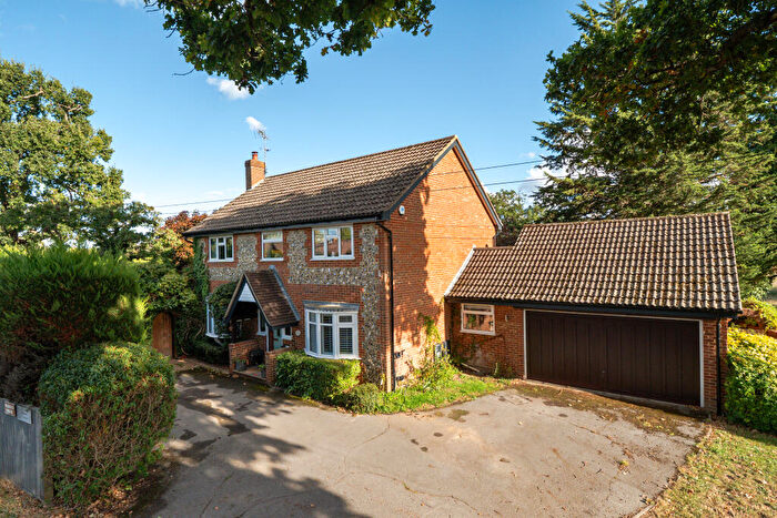 4 Bedroom Detached House For Sale In Maidenhead Road, Maidenhead, SL6