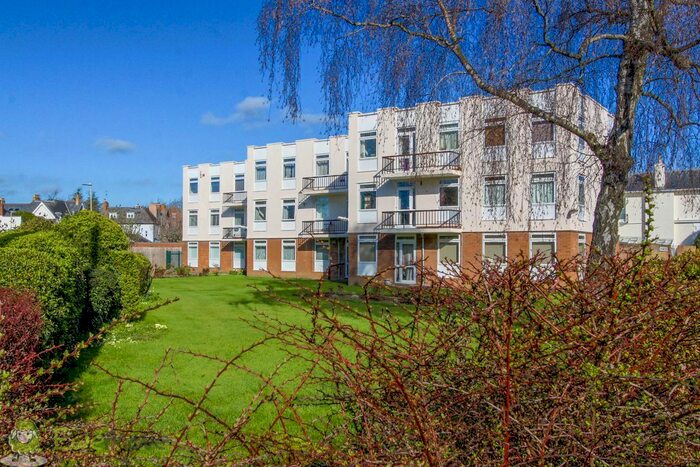 2 Bedroom Flat To Rent In Douro Road, Cheltenham, GL50