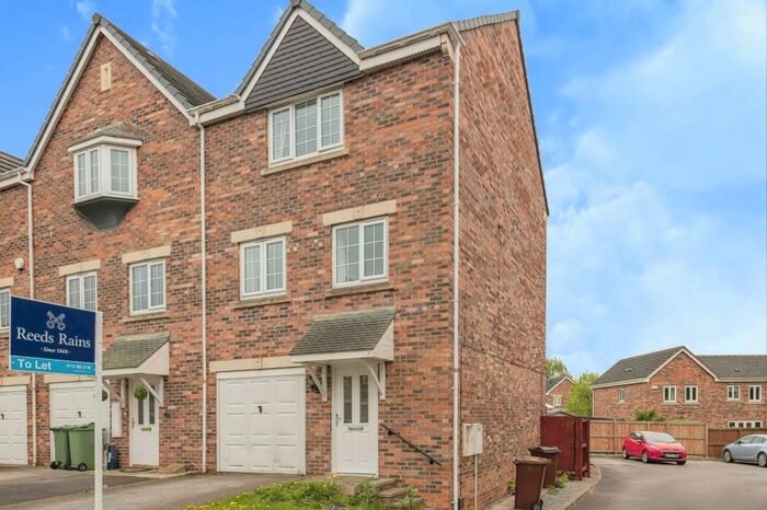 4 Bedroom End Of Terrace House To Rent In Castle Lodge Avenue, Rothwell, Leeds, West Yorkshire, LS26