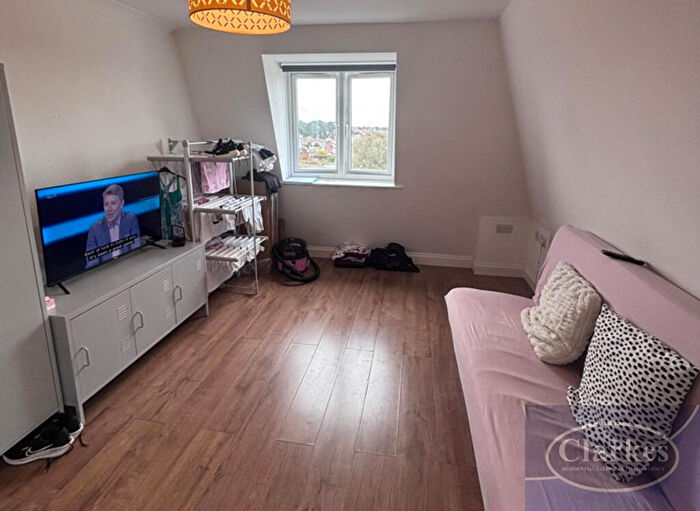 2 Bedroom Flat To Rent In Wimborne Road, Winton, Bournemouth, Dorset, BH9