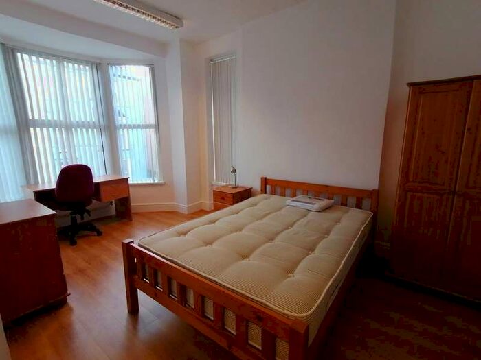 4 Bedroom Semi-Detached House To Rent In College Road, Bangor, Gwynedd, LL57