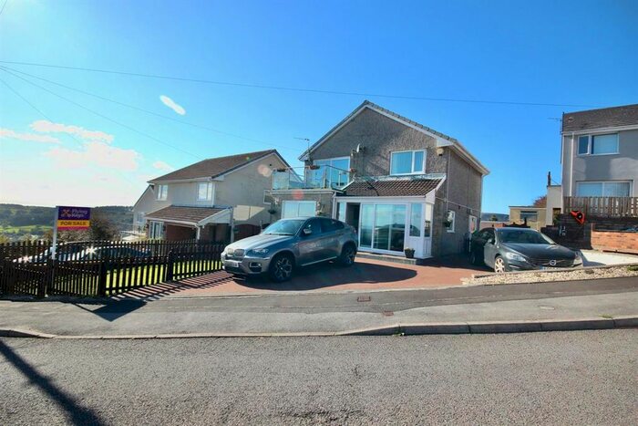 3 Bedroom Detached House For Sale In Cotswold Way, Risca, Newport, NP11
