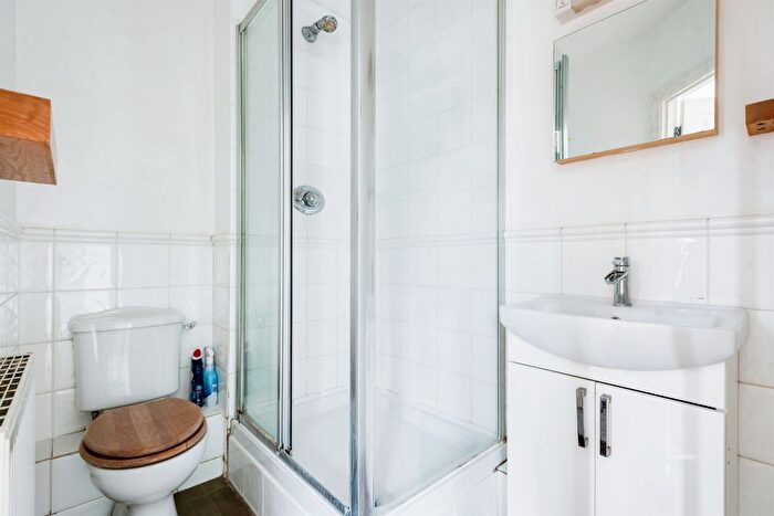 5 Bedroom Semi-detached House For Sale In Burgess Close, Abingdon, OX14