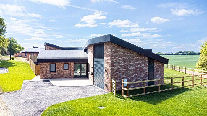 3 Bedroom Detached House For Sale In Windmill Road, Pepperstock, Hertfordshire, LU1